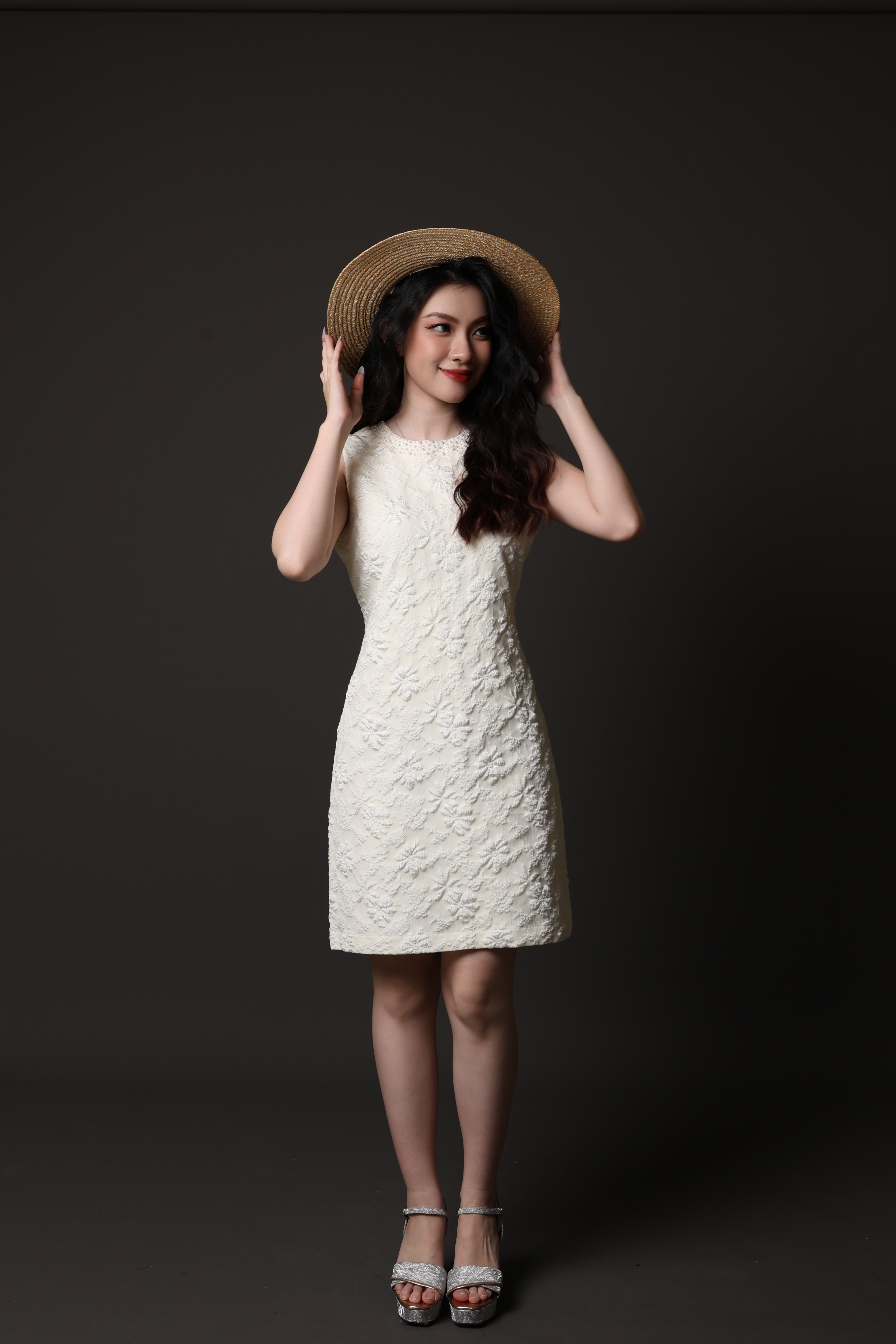 đầm a đính cổ